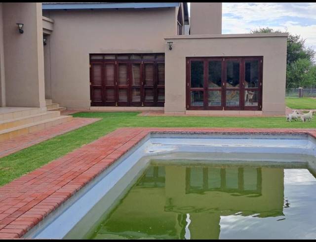 5 BEDROOM HOUSE FOR SALE IN ROODEPLAAT DAM